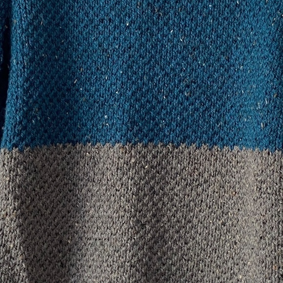 Hand knit 3/4 sleeve pull over crew neck sweater grey and teal - Picture 4 of 7